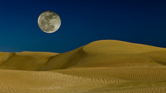 Full moon desert blue sky free wallpaper - medium preview image
