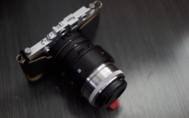 Camera lens tabletop red handle free wallpaper - medium preview image