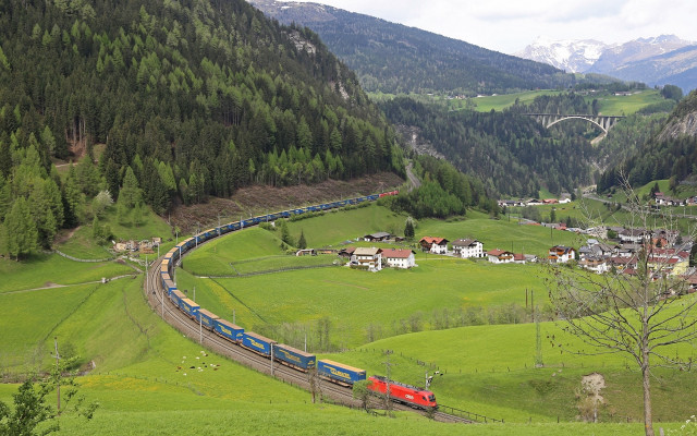 Lush green countryside train bridge free wallpaper - medium preview image