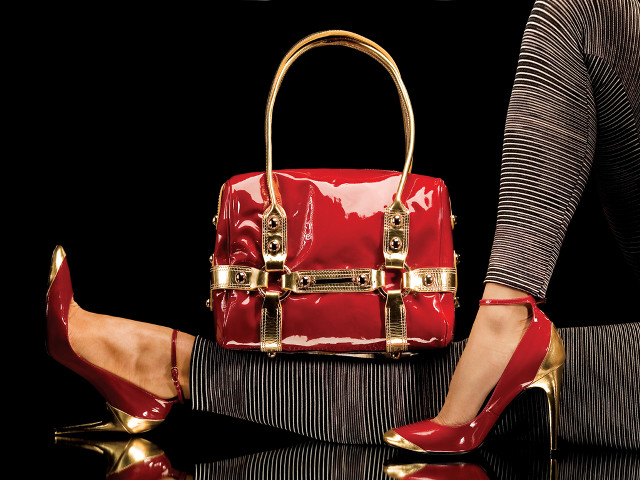 Woman legs red purse gold free wallpaper - medium preview image