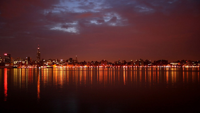 City skyline reflection red glow free wallpaper - medium preview image