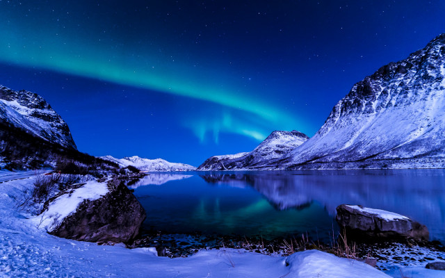 Lake snow mountains green aurora free wallpaper - medium preview image