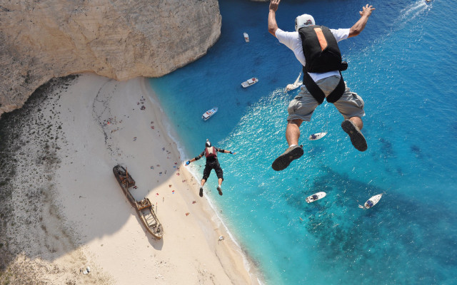 Cliff jump ocean beach boats free wallpaper - medium preview image