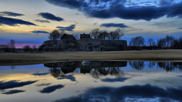 Castle hill lake clouds reflection free wallpaper - medium preview image