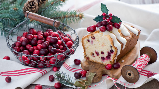 Christmas cake cranberries icing holly free wallpaper - medium preview image