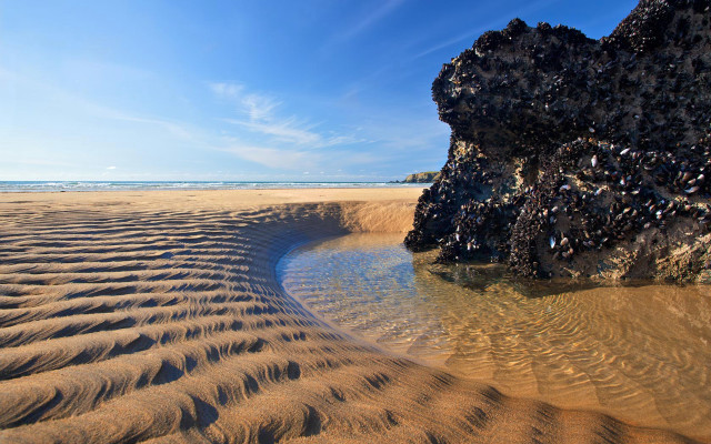 Beach rock formation water sky #4 free wallpaper - medium preview image