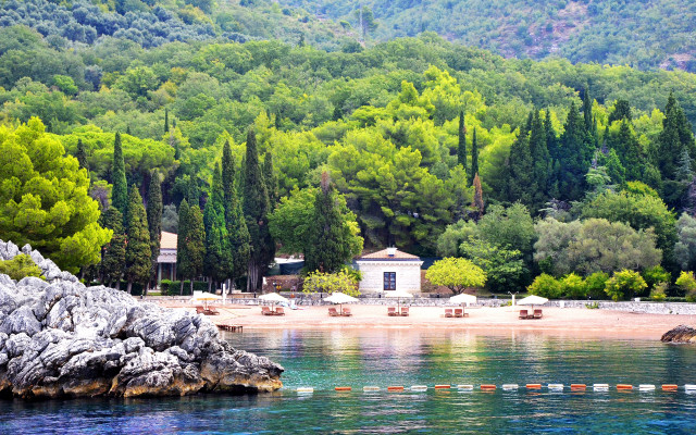 Beach house trees boats panorama free wallpaper - medium preview image