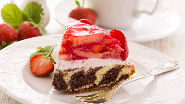 Cake strawberries coffee berries blur free wallpaper - medium preview image