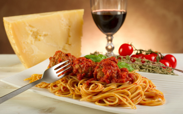 Spaghetti meat sauce cheese wine free wallpaper - medium preview image