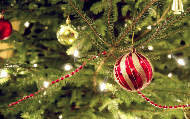 Christmas tree ornaments red white free wallpaper - medium preview image