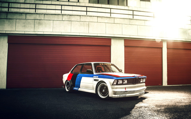 Car garage red white blue free wallpaper - medium preview image