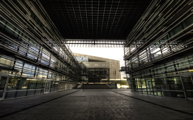 Large building glass front door free wallpaper - medium preview image