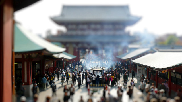 Blurry crowd building pagoda clock free wallpaper - medium preview image