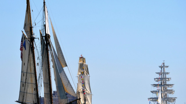 Tall boat flag sailing building free wallpaper - medium preview image