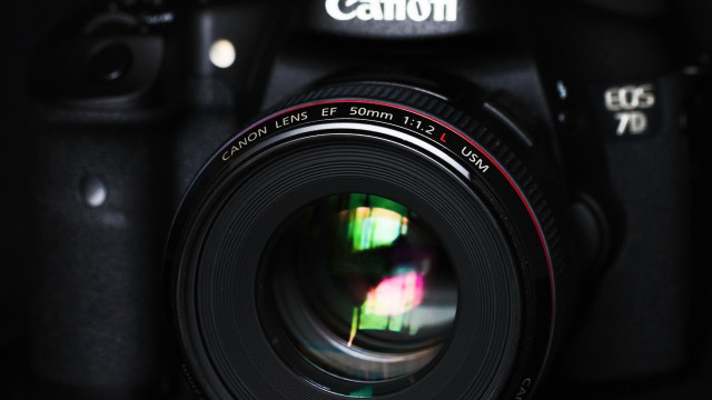 Camera lens flash christopher williams free wallpaper - medium preview image