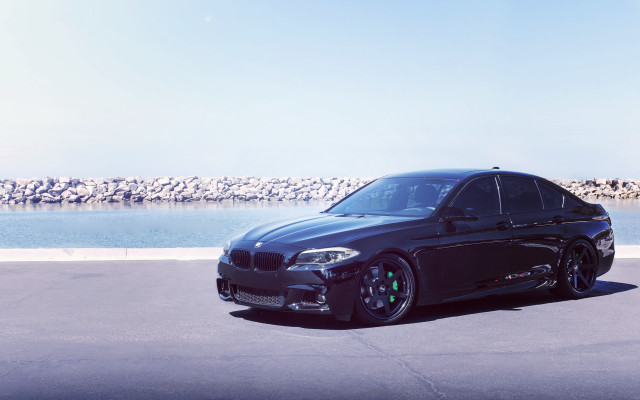 Black car water rock formation free wallpaper - medium preview image