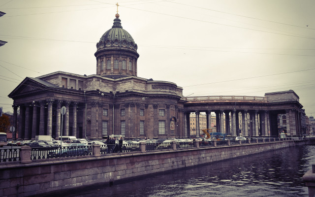Large building tower clock river free wallpaper - medium preview image