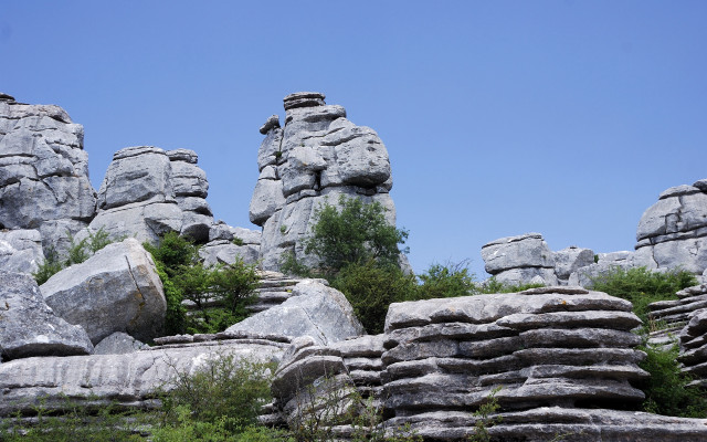 Rocky hillside trees blue sky free wallpaper - medium preview image