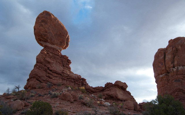 Desert rock formation blue sky #3 free wallpaper - medium preview image