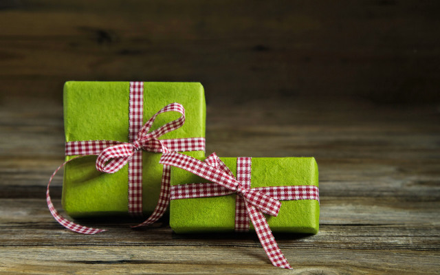Green presents red ribbon wooden free wallpaper - medium preview image