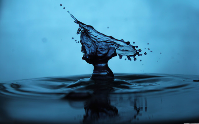 Water droplet blue background splashing free wallpaper - medium preview image