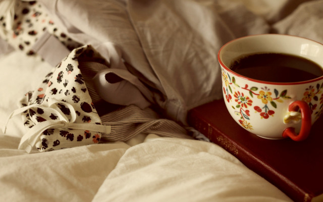 Coffee book bed white comforter free wallpaper - medium preview image