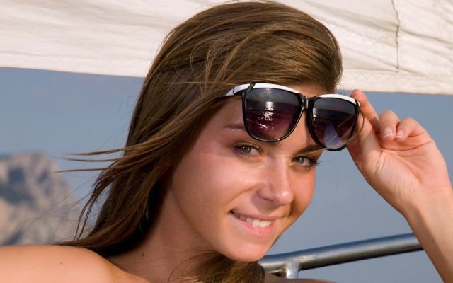 Eszter mattioni sunglasses smiling mountains free wallpaper - medium preview image