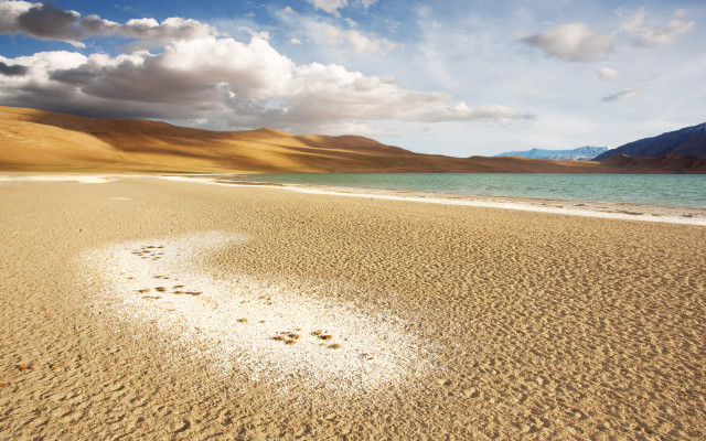 Amz beach mountains clouds sand free wallpaper - medium preview image