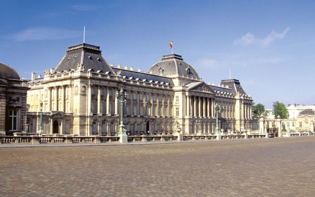 Large building clock flag panorama free wallpaper - medium preview image