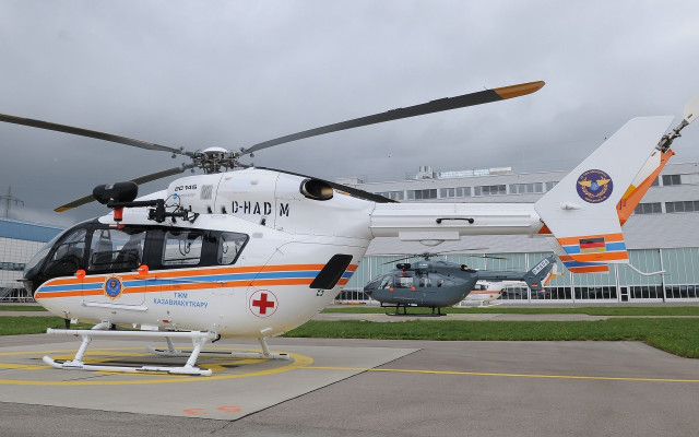 Helicopter runway building side ground free wallpaper - medium preview image