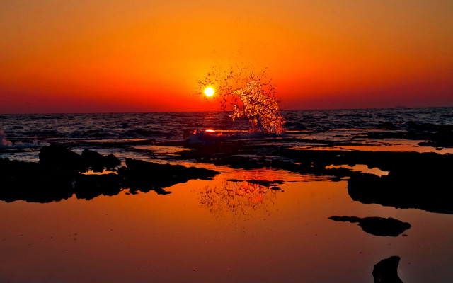 Sunset wave shore reflection ocean free wallpaper - medium preview image