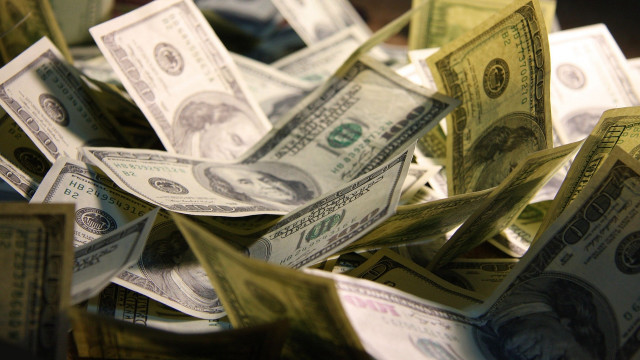 Money pile table neoism stock free wallpaper - medium preview image