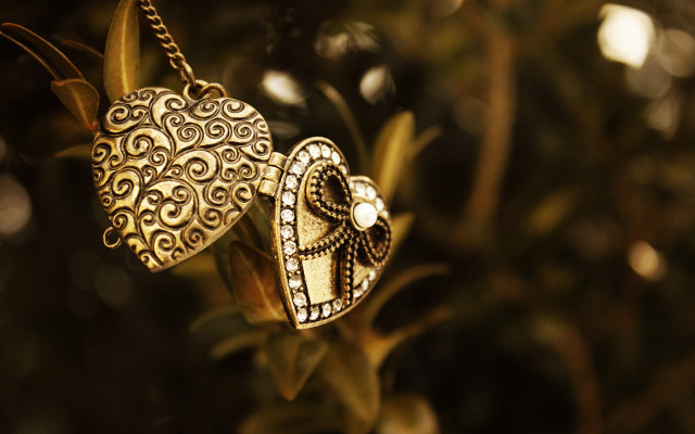 Heart pendants tree chain diamond free wallpaper - medium preview image