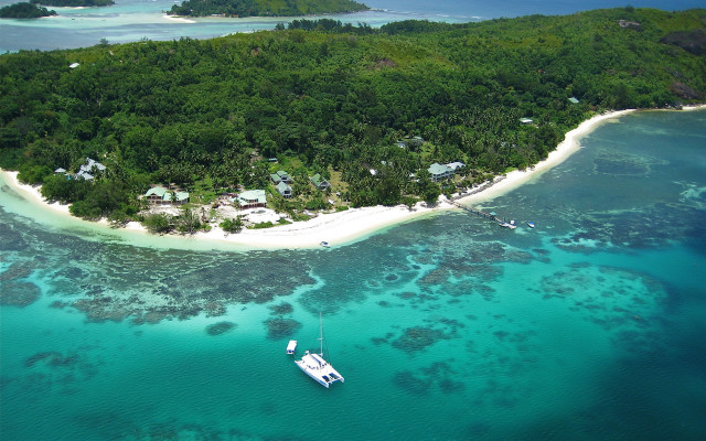 Small island boat house ocean free wallpaper - medium preview image