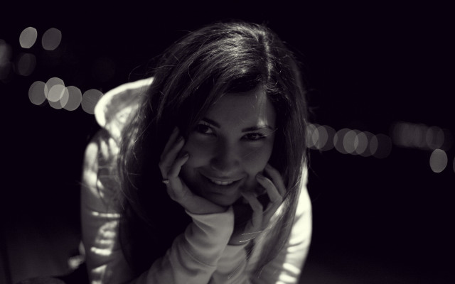 Smiling woman blackandwhite shallowdepth handsonface free wallpaper - medium preview image