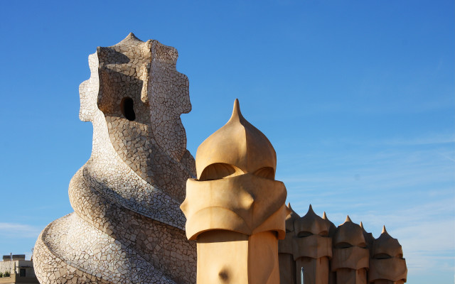 Large building tower clouds carrà free wallpaper - medium preview image