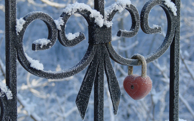 Gate redball snow forest folkart free wallpaper - medium preview image