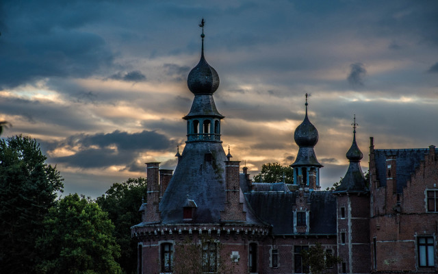 Gothic building clock tower cityscape free wallpaper - medium preview image
