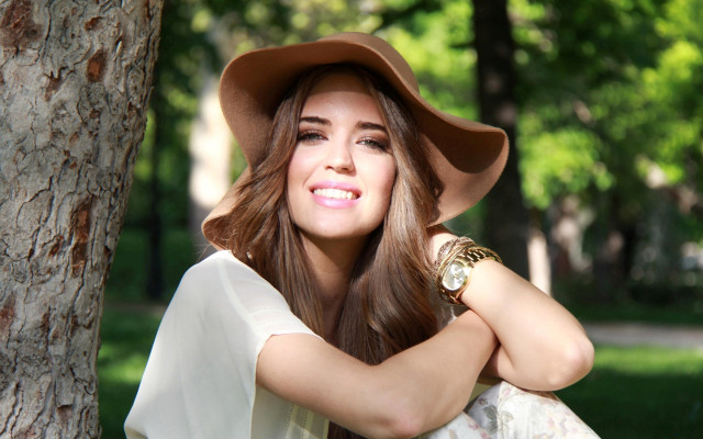 Aramenta dianthe vail park woman free wallpaper - medium preview image