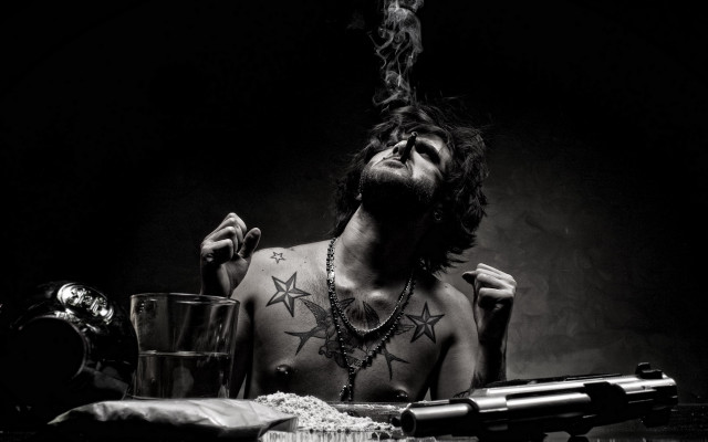 Bearded man tattoo smoking water free wallpaper - medium preview image