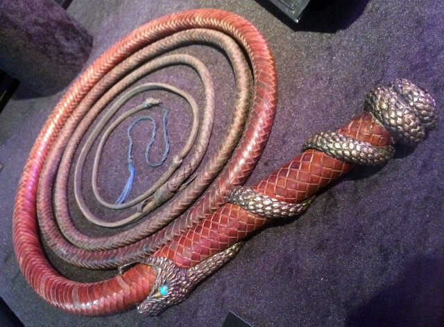 Snake skin belt carpet scissors free wallpaper - medium preview image