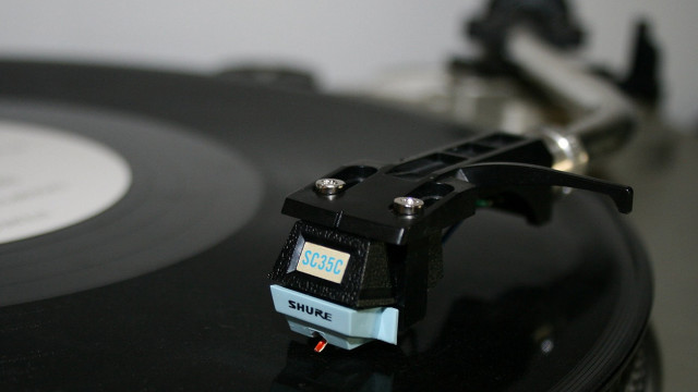 Record player black blue turntable free wallpaper - medium preview image