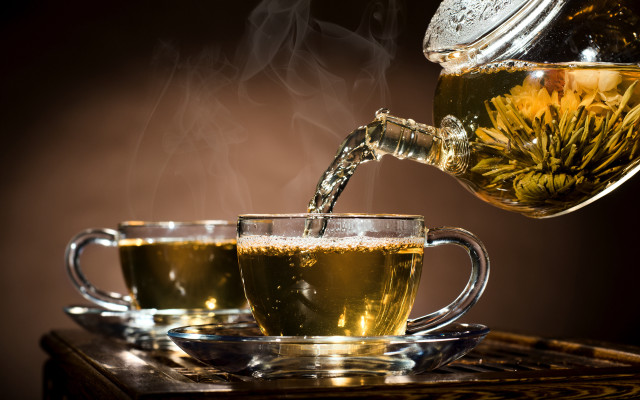 Teapot pouring tea cups steam free wallpaper - medium preview image