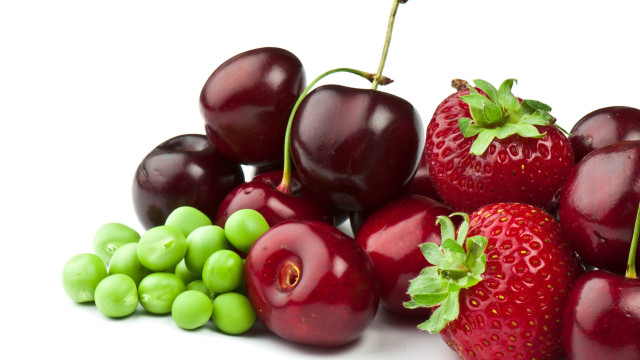 Fruit pile berries grapes cream free wallpaper for desktop - medium preview image