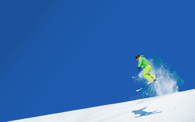 Green jacket skiing starry night free wallpaper - medium preview image