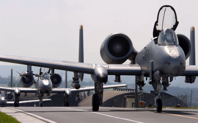 Large jet airport runway intimidating free wallpaper - medium preview image