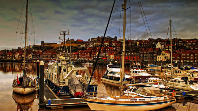 Harbor boats city red buildings free wallpaper - medium preview image