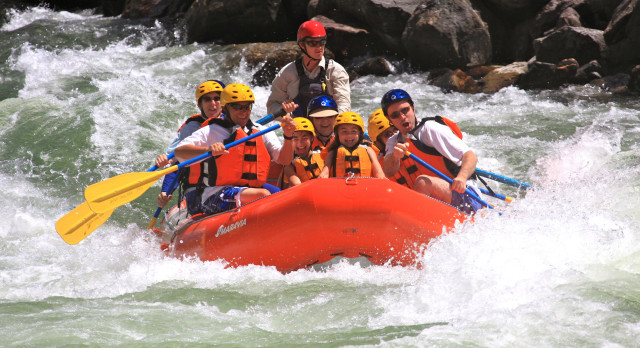 Raft adventure group river rocks free wallpaper - medium preview image