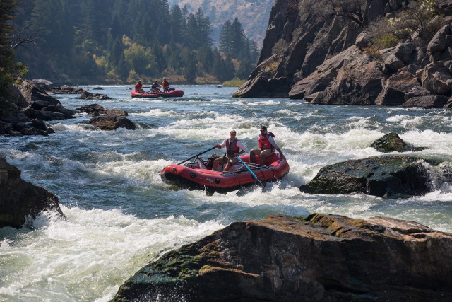 Raft river rocks trees mountain free wallpaper - medium preview image