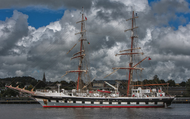 Large boat castle cloudy sky free wallpaper - medium preview image